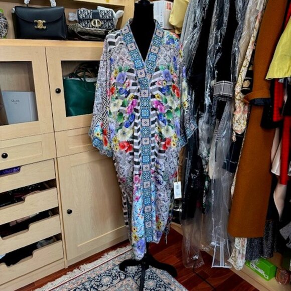 JOHNNY WAS REVERSIBLE SIZE M BRAND NEW KIMONO